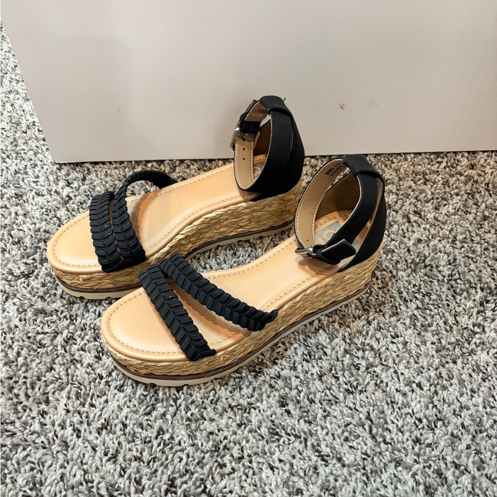 Dolce Vita Black Espadrille Wedges - Picture 2 of 4